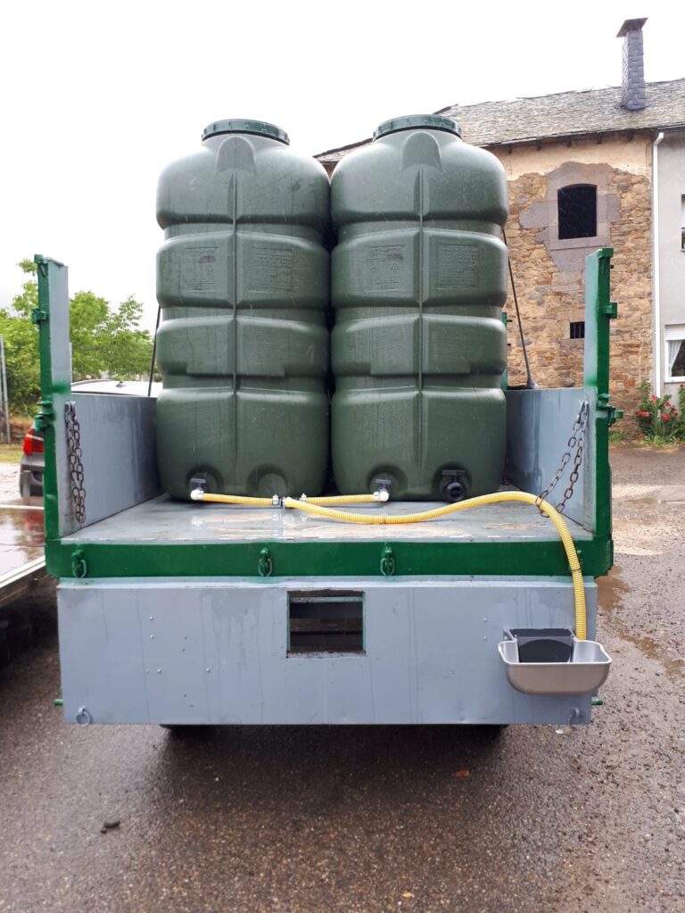 2-x-Aqualentz-88-3000-en-remolque-para-bebedero
